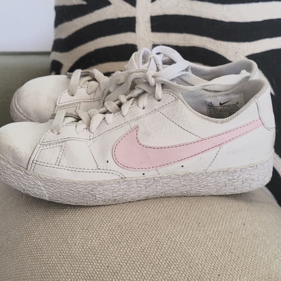 Nike sneakers, leather, white & cotton candy pink - Picture 6 of 8